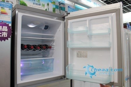 新潮无边框设计 新飞创意三门冰箱大热