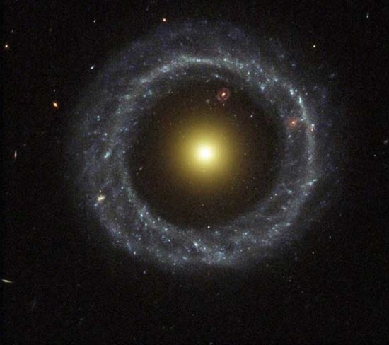 戒指星系隐藏30亿年前秘密：或是另一个宇宙