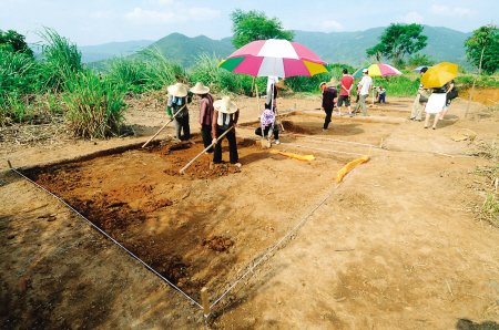 福州闽侯史前遗址发掘首日 陶片等器物出土_科技