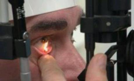 生物芯片植入视网膜 男子失明20年重见光明