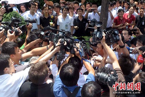 郭台铭亲赴深圳富士康 众记者围堵追访(组图)