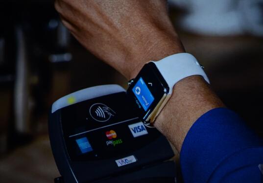 苹果Apple Watch起价349美元 支持Apple Pay