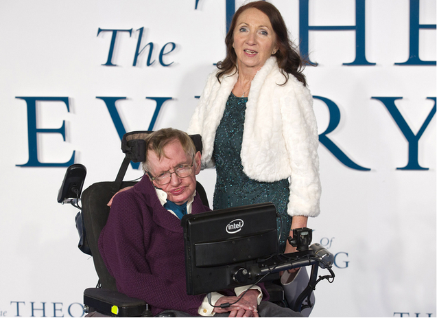 霍金为什么能战胜病魔？可能是发病时年轻