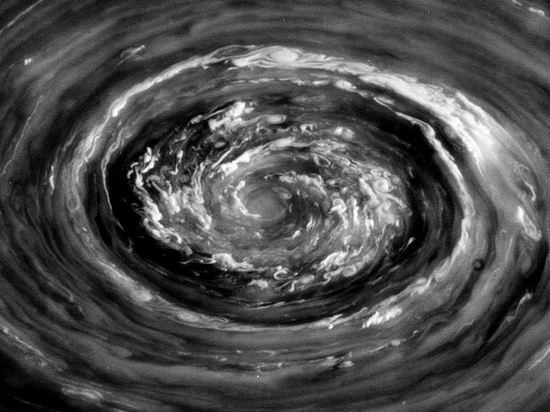 一周精美太空图片：土星风暴和闪烁的木星