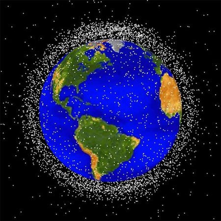 太空垃圾袭来 国际空间站宇航员避险