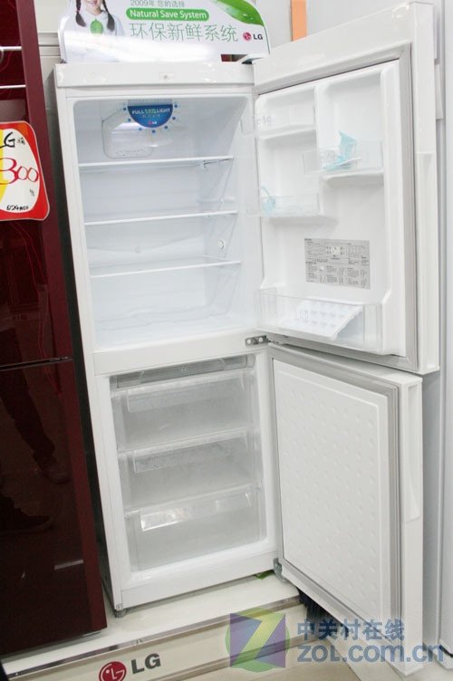 双开门冰箱排行榜_电竞酒店生存报告:最便宜每晚46元,双开门冰箱里塞满食物