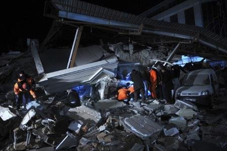 土耳其地震致两栋旅馆倒塌 上百人遭活埋(图)_科技