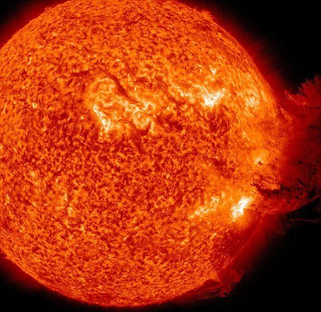 太阳耀斑爆发威胁地球 当今飞行器或遭重创