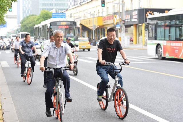 摩拜单车：一辆橙色自行车与共享经济的未来
