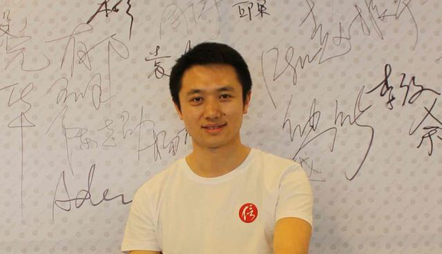 张柏芝开鬼车吃饭被记者堵很无奈 经闷纪人:请地小心