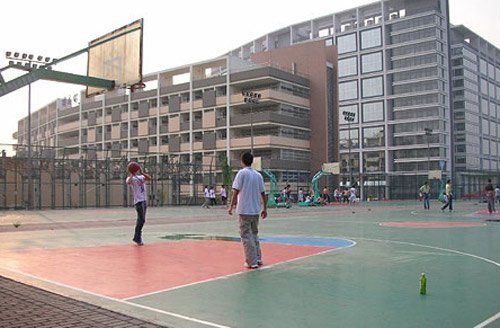 富士康拟将员工楼交政府管理 停发死亡抚恤金