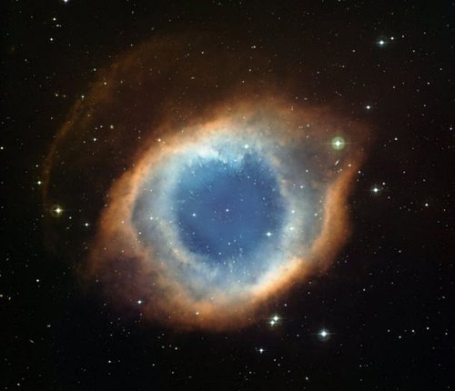 NASA拍到“宇宙之吻”星云酷似美人嘴唇(图)