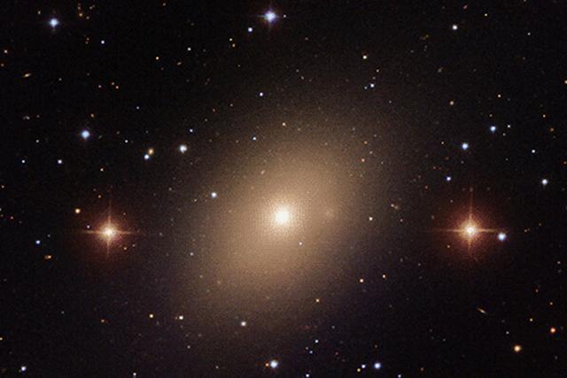 科学家发现不安分的黑洞：5000万年喷发多次