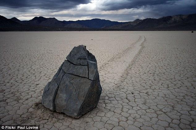 科学家终于解开美国死亡谷巨石移动之谜