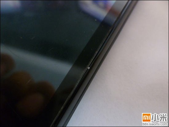 小米手机陷入掉漆门：工程机掉漆 摄像头进灰