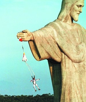 奥地利冒险家欲自由落体实现人肉破音障