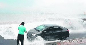 马来西亚西部海岸及槟城北海遭大风浪袭击
