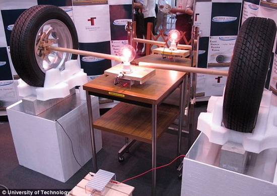 科学家将电流穿过混凝土道路对行驶汽车充电