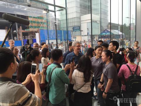 库克访华再去杭州西湖零售店