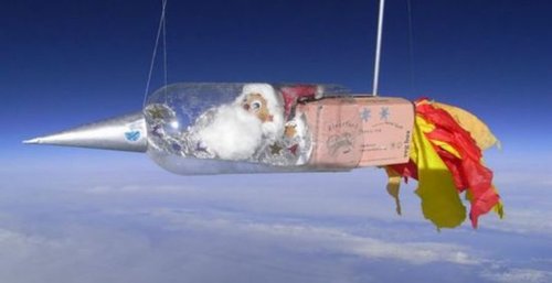 英小学生自制“航天飞机”载圣诞老人上太空