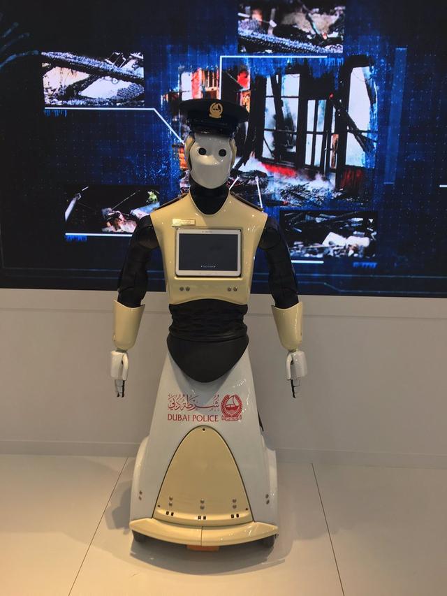迪拜今夏部署首批機器人警察：中國制造 身高1.6米