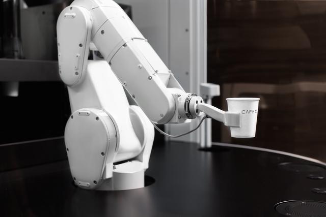 美国首个机器人咖啡亭开业 买咖啡再也不用排队