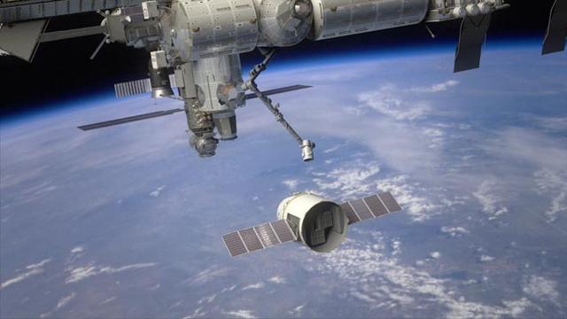 美国龙飞船携充气舱抵达空间站 5月底将充气