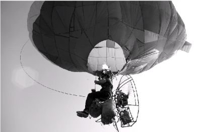 长沙男子乘坐自造飞艇飞行577米 或刷新纪录