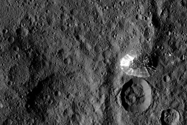 NASA黎明号探测器拍摄谷神星高清亮纹