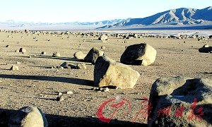 智利荒漠中的怪石可能是地震产物(图)_科技