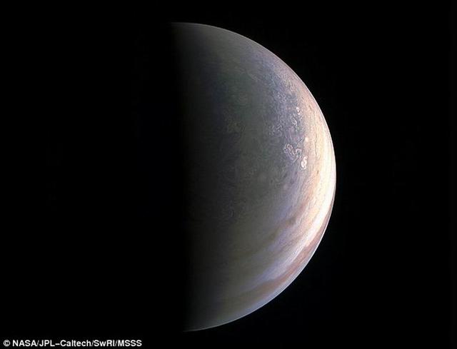 朱诺号探测器记录到木星极光的&ldquo;怪异噪音&rdquo;