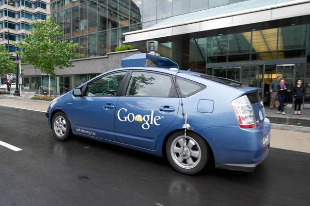 谷歌无人驾驶汽车还要等6年 未决定是否自己生产