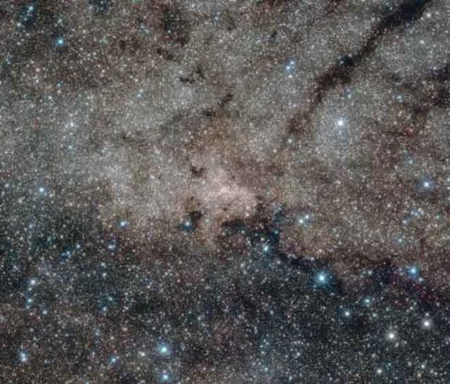 哈勃望远镜带你走进银河系中心