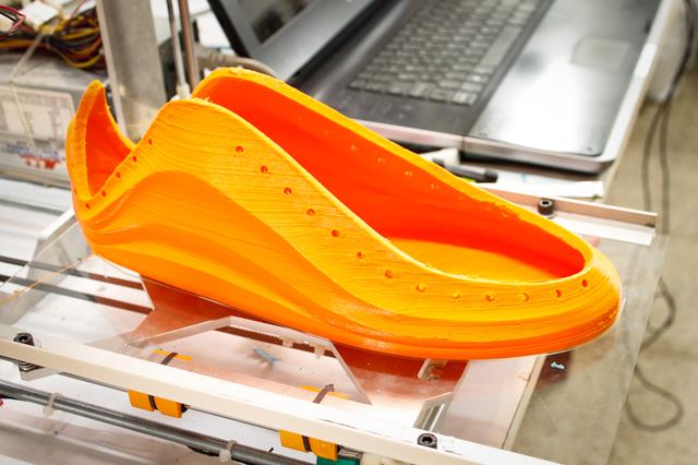 3D打印运动鞋：折叠挤压后仍能保持原形