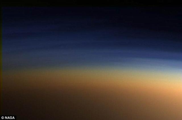 最新研究：土卫六存在类似地球“极风”现象