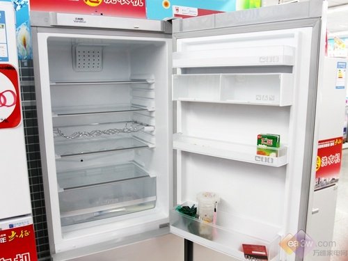 美的冰箱直降1000元 凡帝罗设计显气质