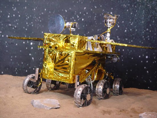 我国月球车正在西部敦煌沙漠地区进行实验
