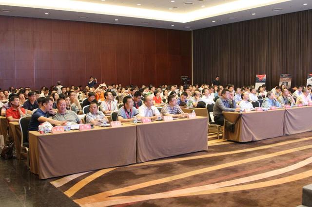 飞马机器人重装展出地理信息开发者大会