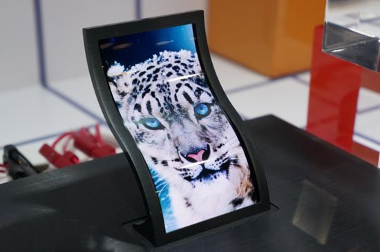 LGD量产柔性OLED面板 手机屏幕可弯曲时代