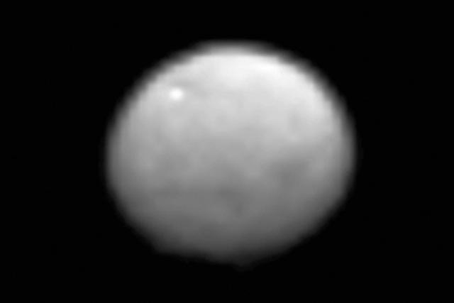 美国宇航局探测器发现谷神星冰壳下或有海洋