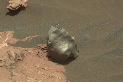 “好奇”号发现的新火星岩石或为铁陨石