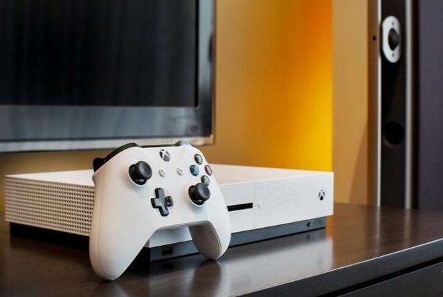 微软发布Xbox One S：尺寸最小的Xbox游戏机