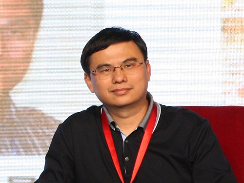 张志东图片