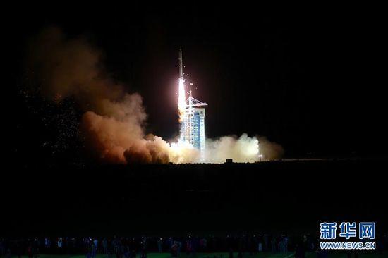 中国首颗微重力科学实验卫星在内蒙古成功着陆
