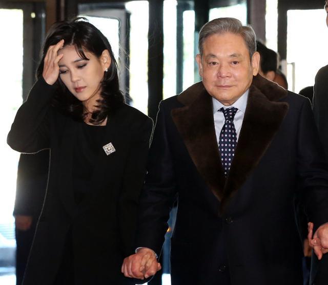 据韩联社报道,三星集团会长李健熙长女,新罗酒店社长李富真被