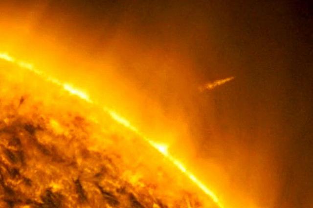 科学家详解超大质量彗星掠过太阳所发生状况
