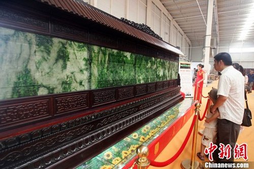 玉版“清明上河图”亮相山西珠宝展(图)_科技