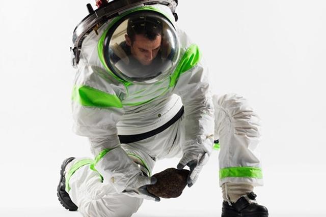 美国宇航局公布未来宇航服 样子有些丑