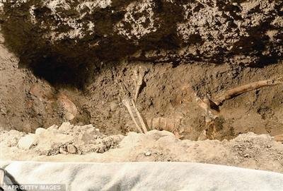 考古学家称找到蒙娜丽莎遗骨 将进行DNA比对