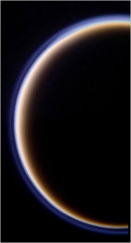 美卡西尼号探测器拍摄土星及其卫星高清美图
